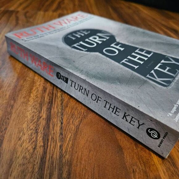 4 for $50 🎃 The Turn of The Key by Ruth Ware Paperback Book - Picture 4 of 4